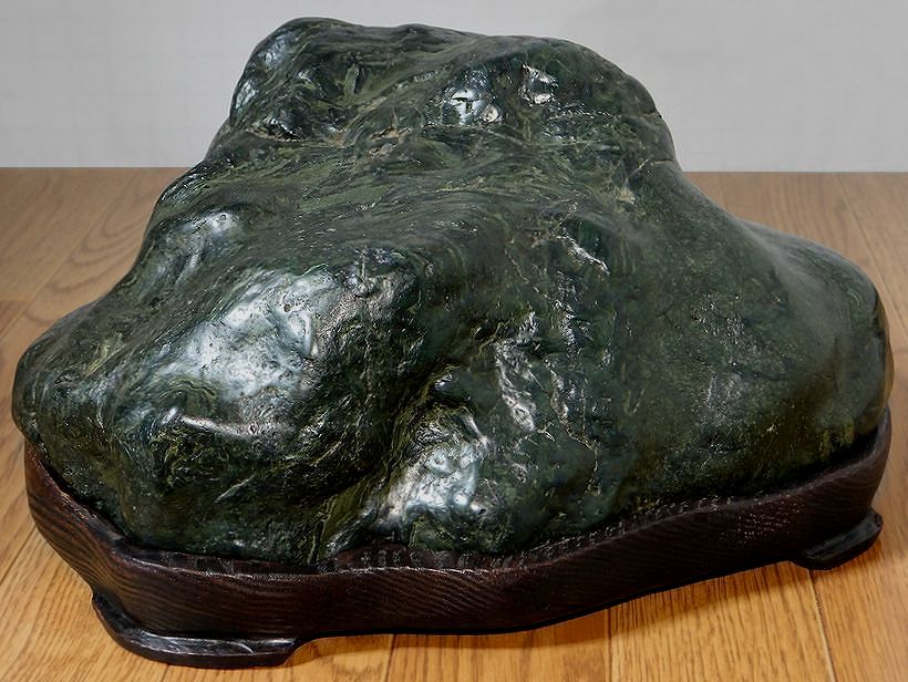 緋山酔恭「山水石美術館」 全国の水石・美石を紹介 神居古潭石 (輝緑