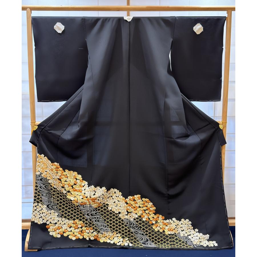 総刺繍 黒留袖 菊尽くし 五つ紋 正絹比翼地 ぐし縫い : 高級呉服の藤和