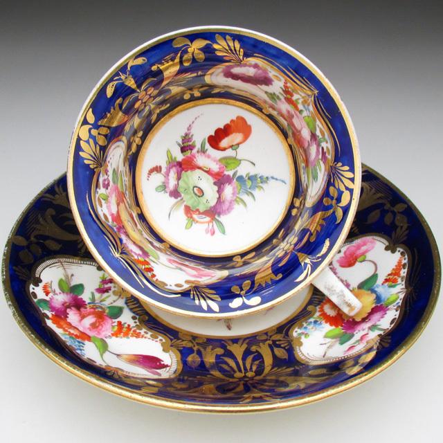コールポート 藍地金彩花束絵 ティー＆コーヒーカップ＆ソーサー