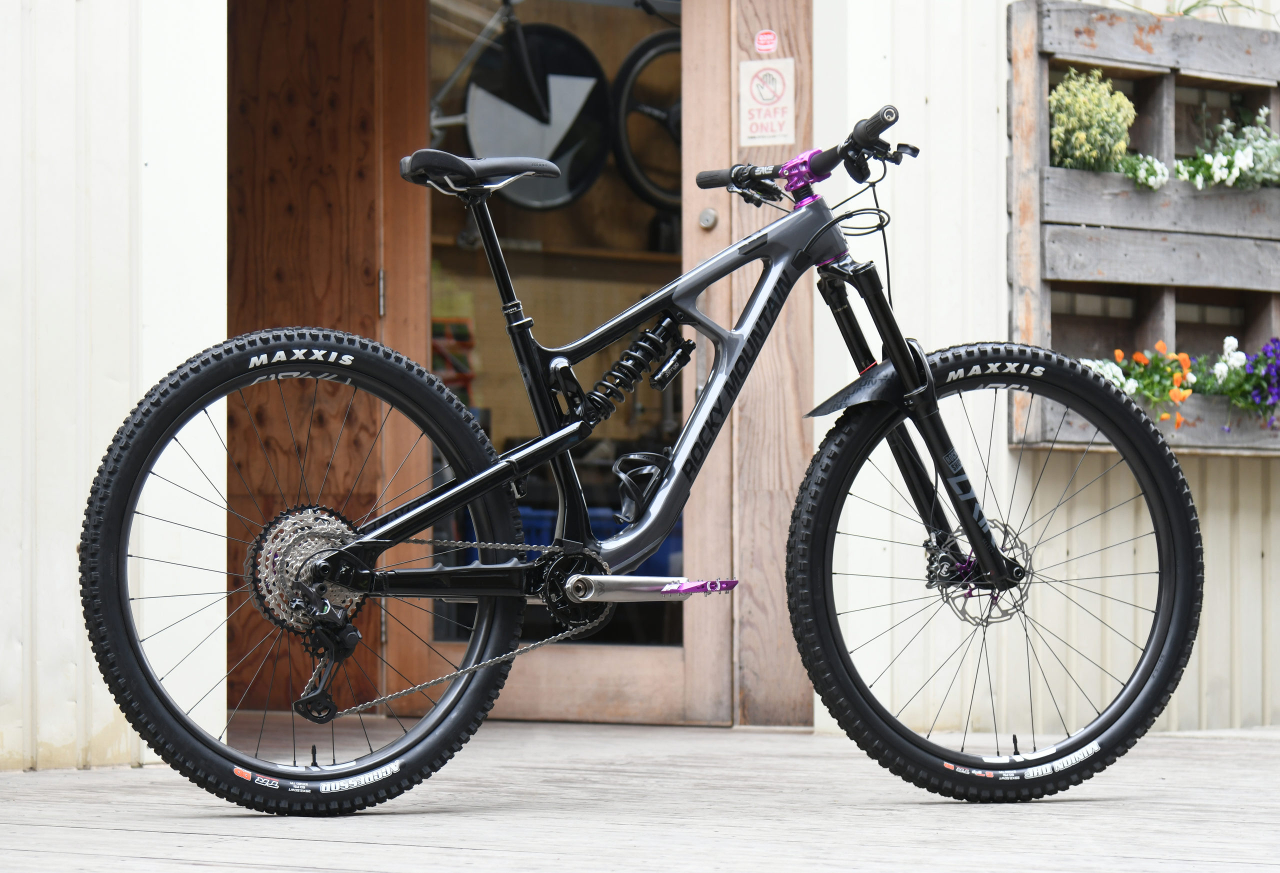 ROCKY MOUNTAIN SLAYER 29 CARBON】匠が提案するMTBカスタムをピックアップ