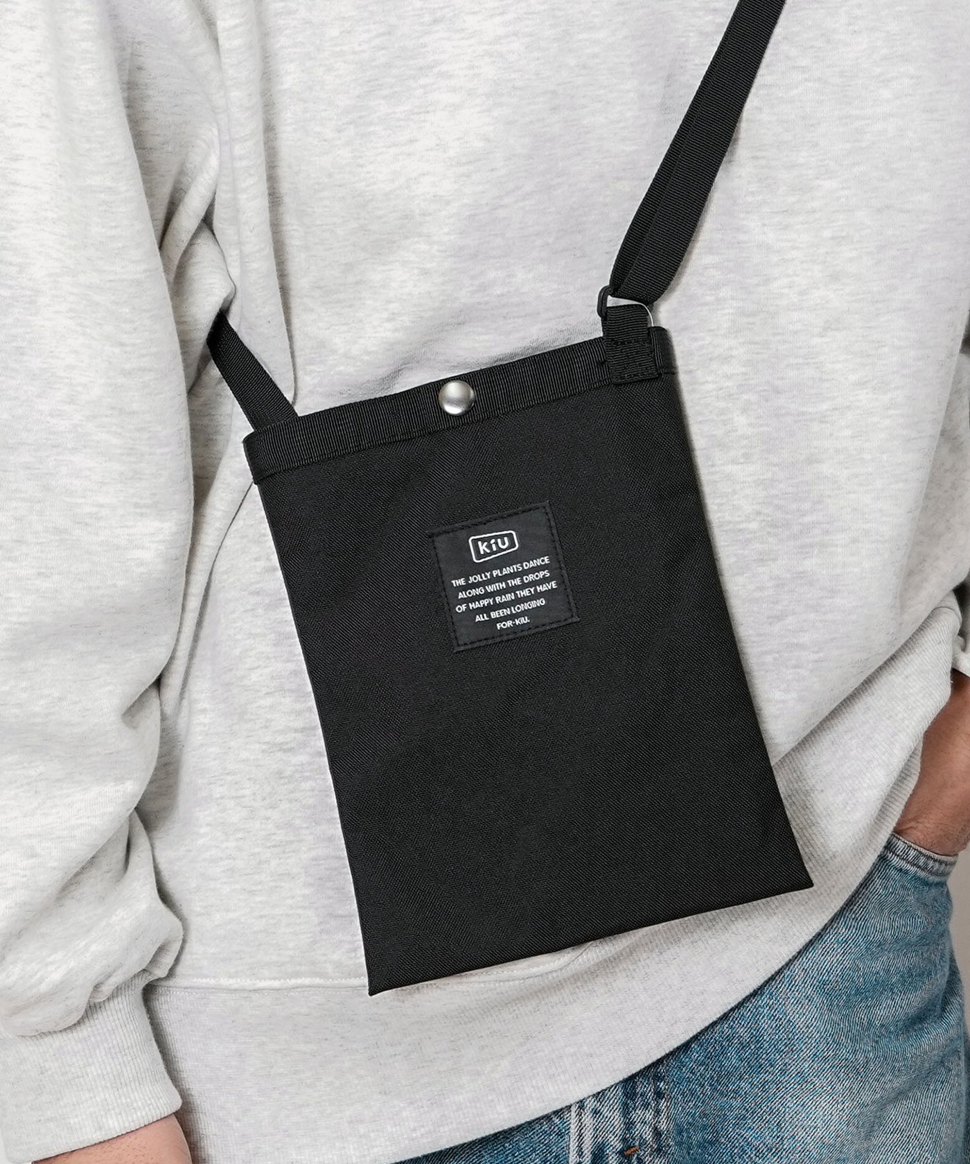 600D サコッシュミニ K233 – KiU公式オンラインショップ