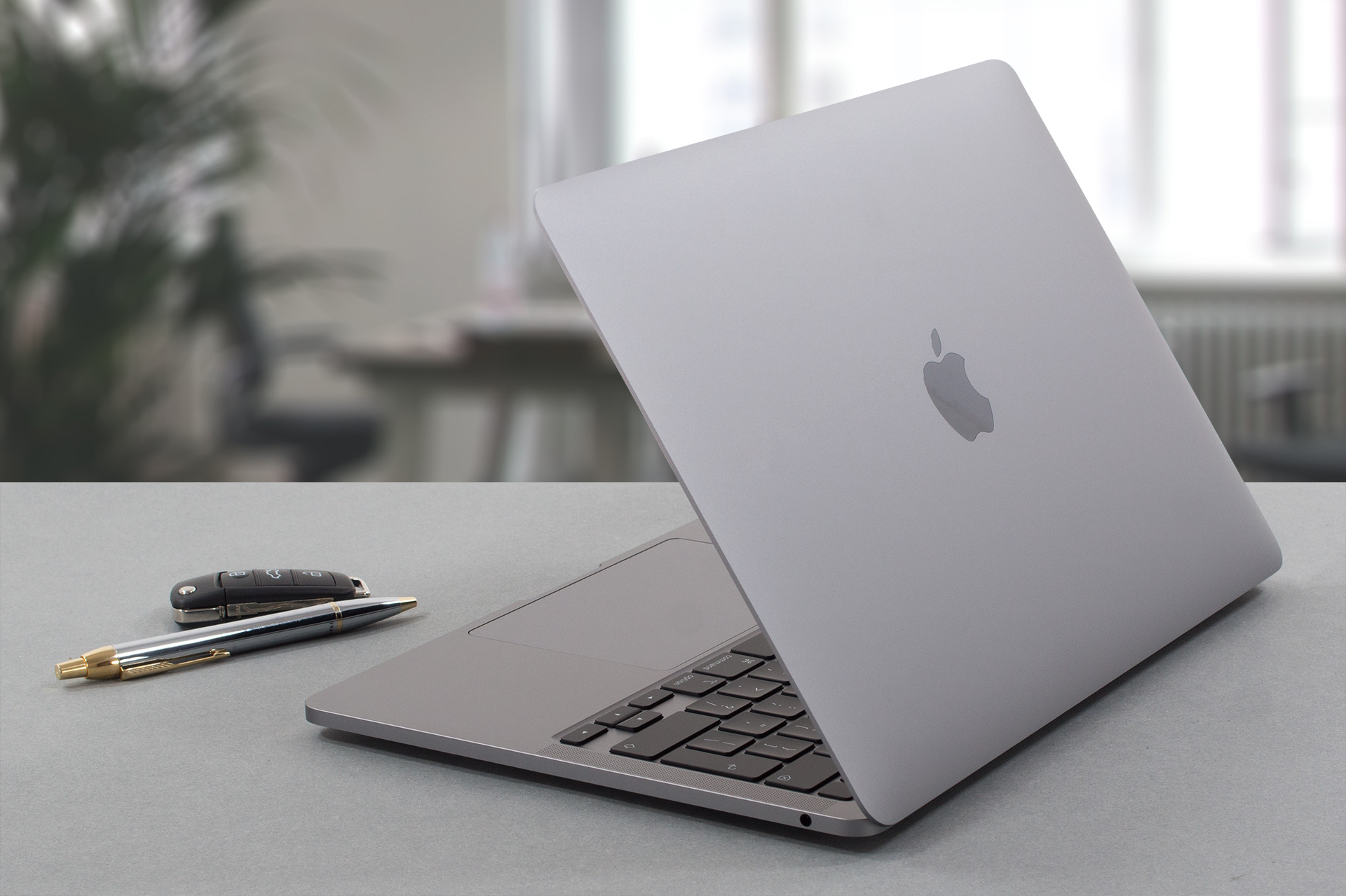 Apple MacBook Pro 13 (2022) review | LaptopMedia India
