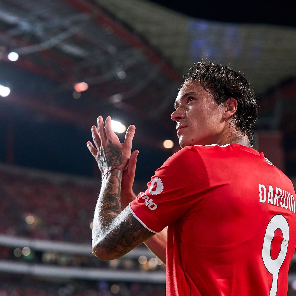 販売されれば注文殺到か ダルウィン・ヌニェスの背番号は？