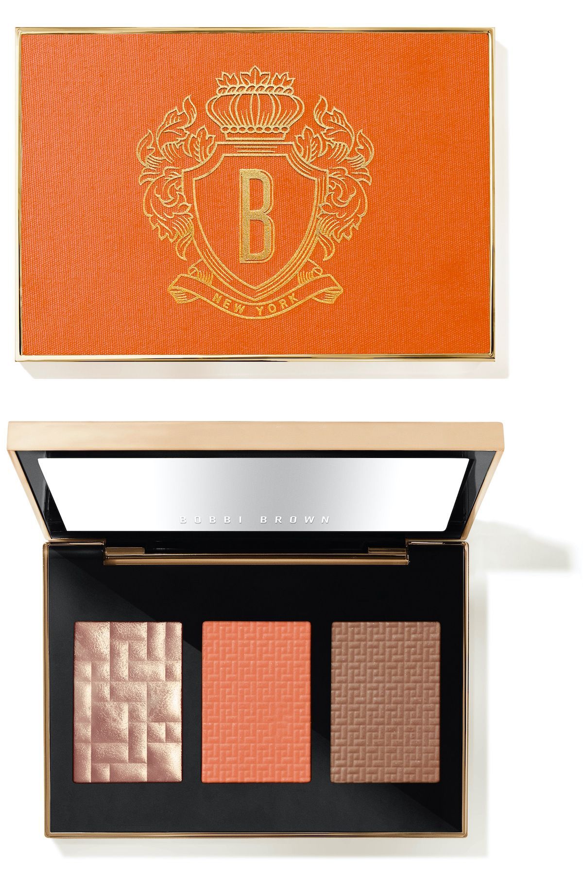 トレンド感のある立体顔を演出。ボビイ ブラウンの限定フェイス