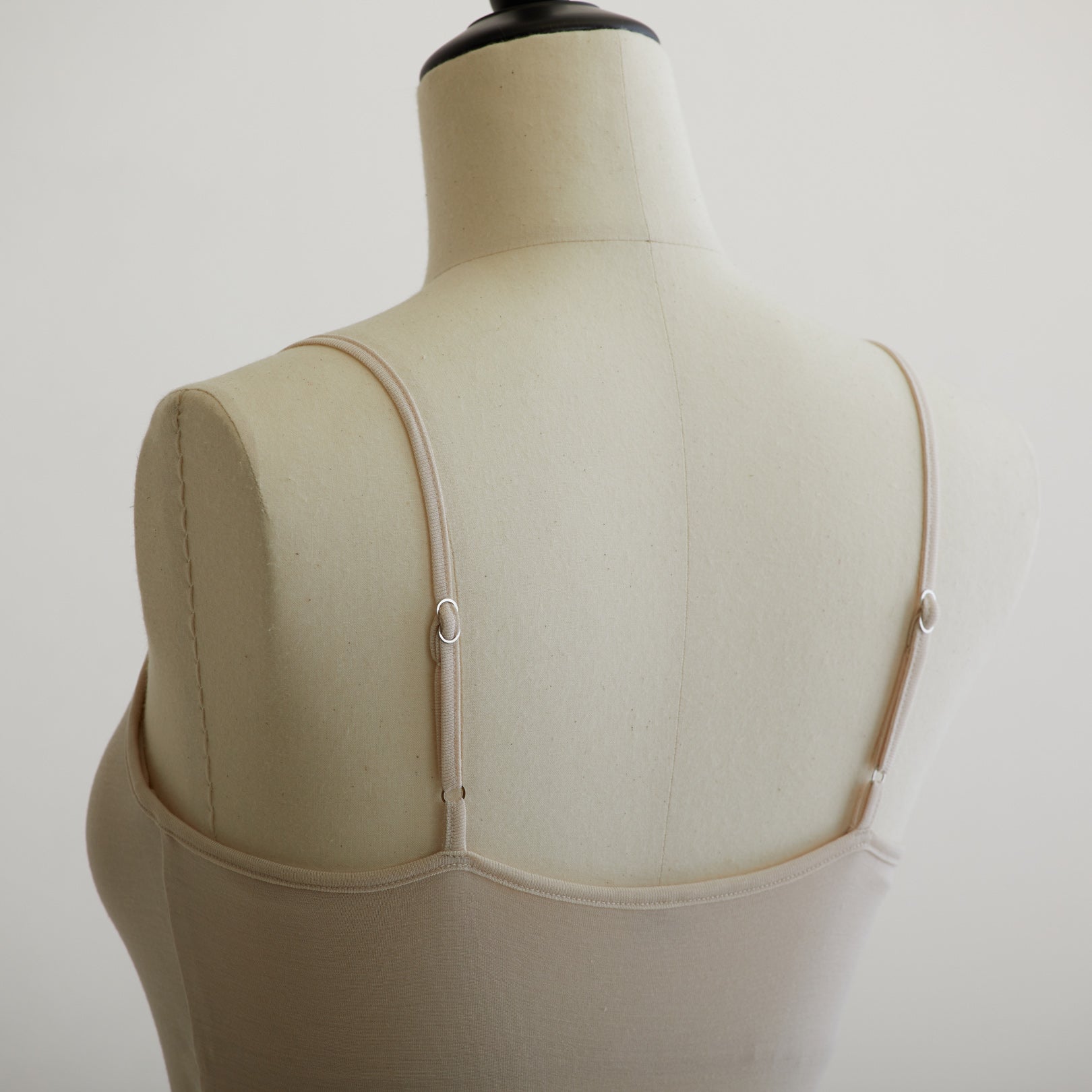 シルク100%キャミソール, カップ付き, 2023AWモデル, エクリュ