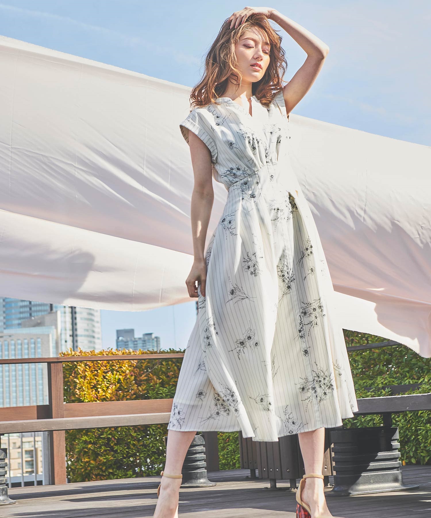 美品 TADASHI SHOJI カットワーク ノースリーブワンピース 黒 花柄 美