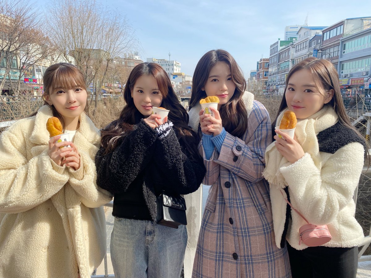 NiziU (マコ リオ マヤ リク アヤカ マユカ リマ ミイヒ ニナ)の私服