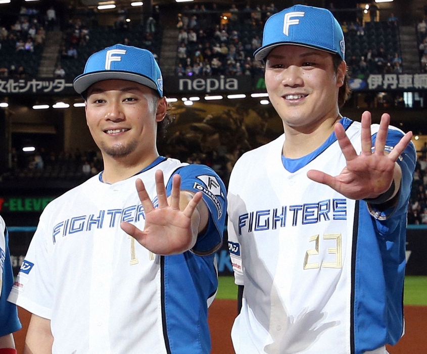 ファイターズ 伏見寅威 伊藤大海︀ ビクトリーしゃけまる HERO 7/14