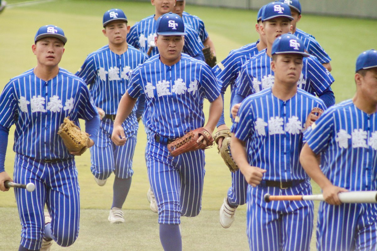 青藍泰斗 帽子付きユニフォーム 青藍泰斗の新ユニフォーム 青は帽子と