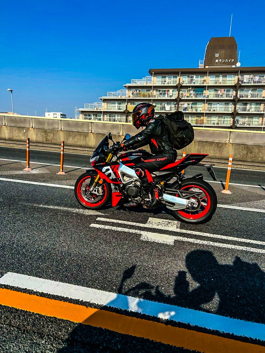 撮影してもらった🏍️🏍️🏍️ バイクのカラーとDAINESEフル装備Red