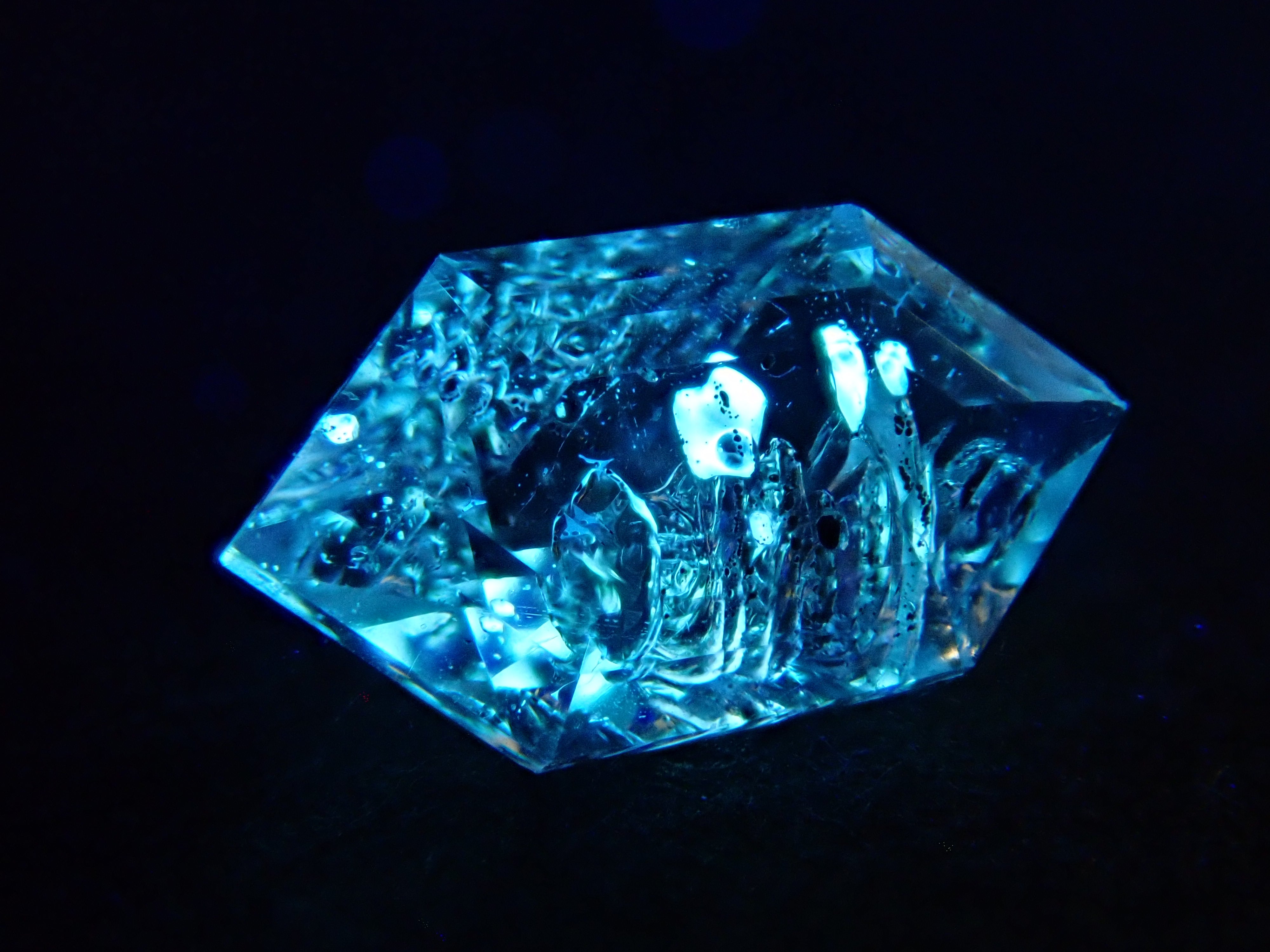 激レア！パキスタン バロチスタン州産 大き目オイルインフローライト3