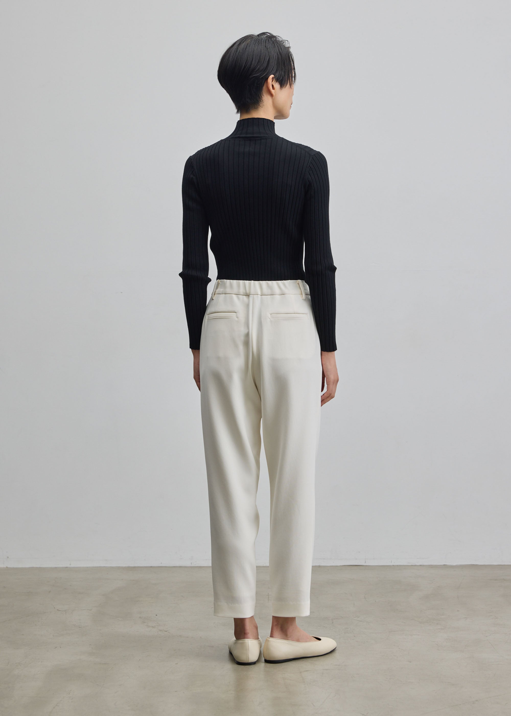 タックパンツ - SOÉJU online store｜上質な大人の女性のためのボトムス