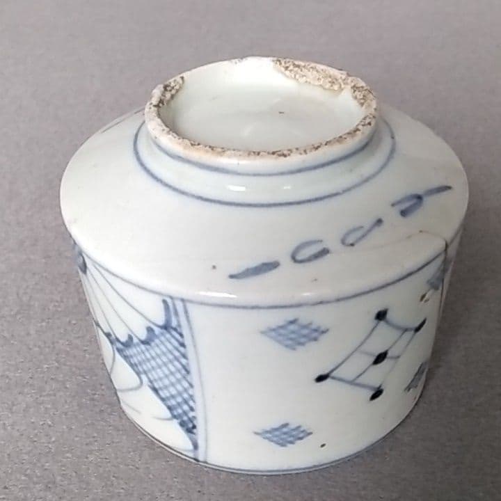 古伊万里菊に菱井桁文半筒型蕎麦猪口 古伊万里蕎麦猪口 古伊万里半筒型