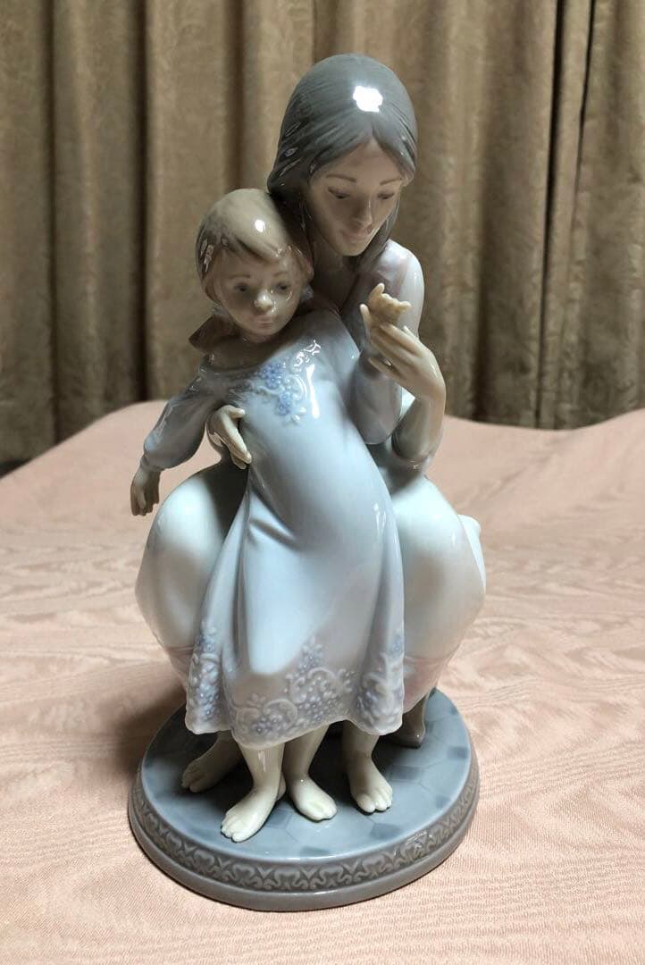 リヤドロ　　　お母さんと女の子