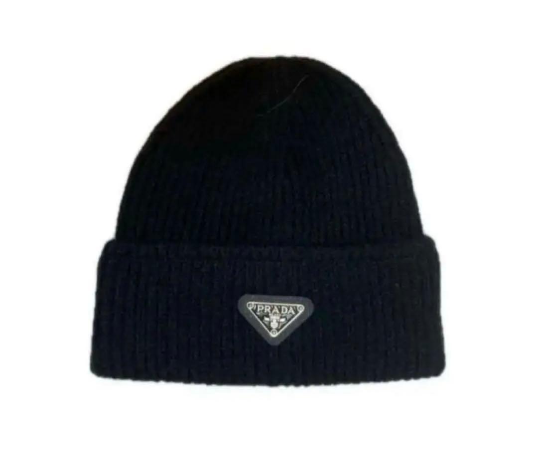 PRADA ニット帽　ノベルティ PRADA ブラック ノベルティ ニット帽 ロゴ - メルカリ