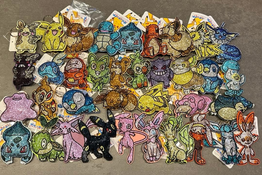 日本限定レア商品】ポケモン キラキラキーホルダー 全36種 - メルカリ