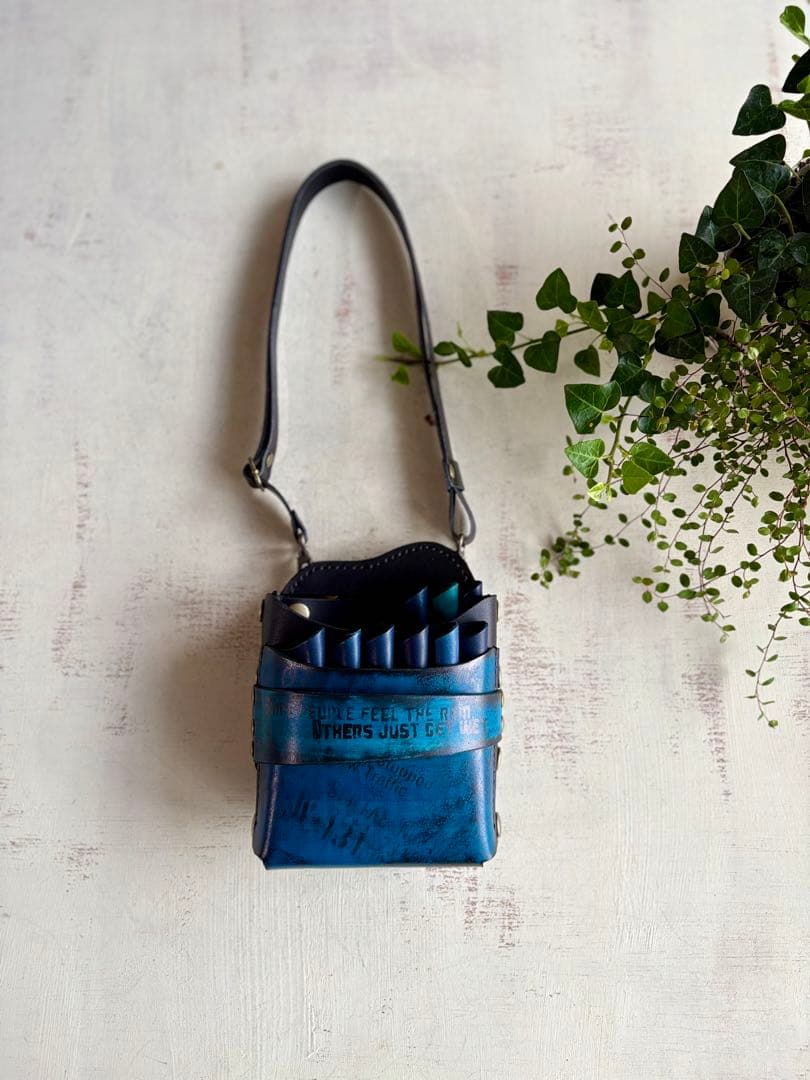 手染めターコイズグラデ、ローズ型押しブラックの大容量スクエアシザー