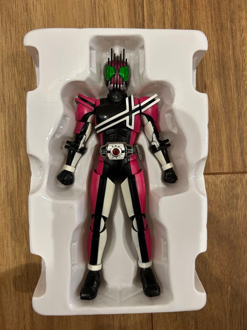 S.H.Figuarts 真骨彫製法 仮面ライダー ディケイド【開封品】