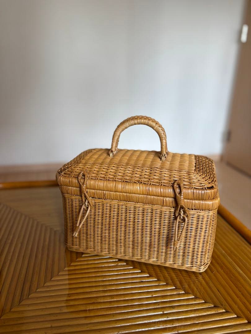 【値下げ中！】アンティーク　ラタン製 蓋付きバスケット 楽天市場】ラタンバスケット 蓋付き 籐かご ラタン 内布付き おしゃれ