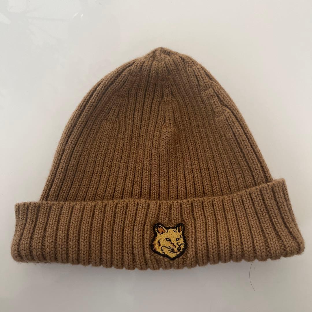MAISON KITSUNÉ ベージュニット帽 - メルカリ