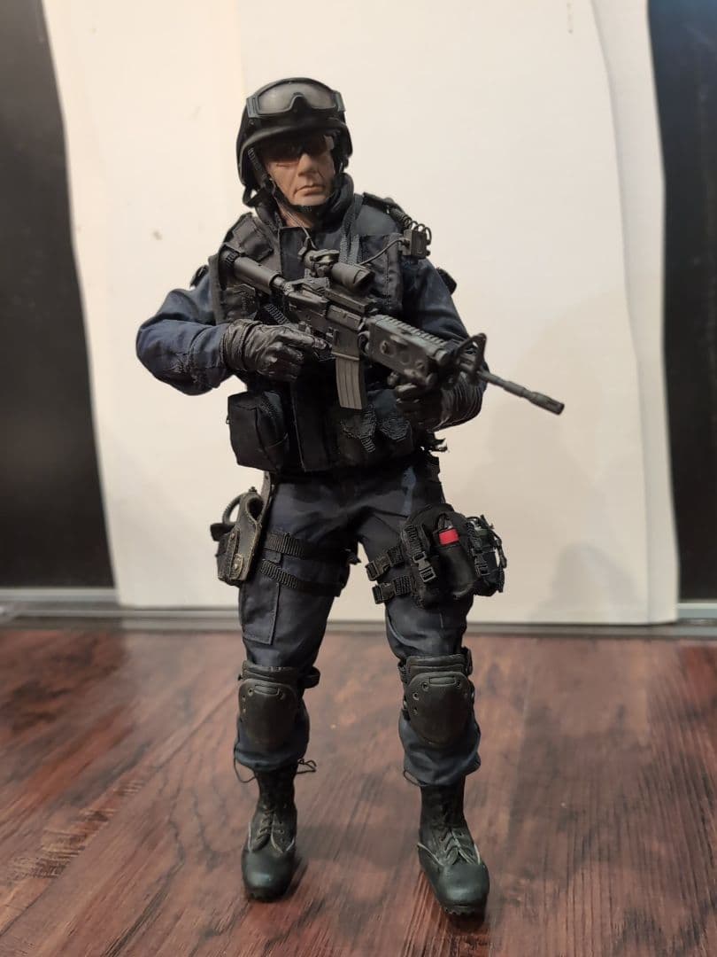 さ*ら様 ・SWAT フィギュア ・ホットトイズ ・1/6スケール - メルカリ