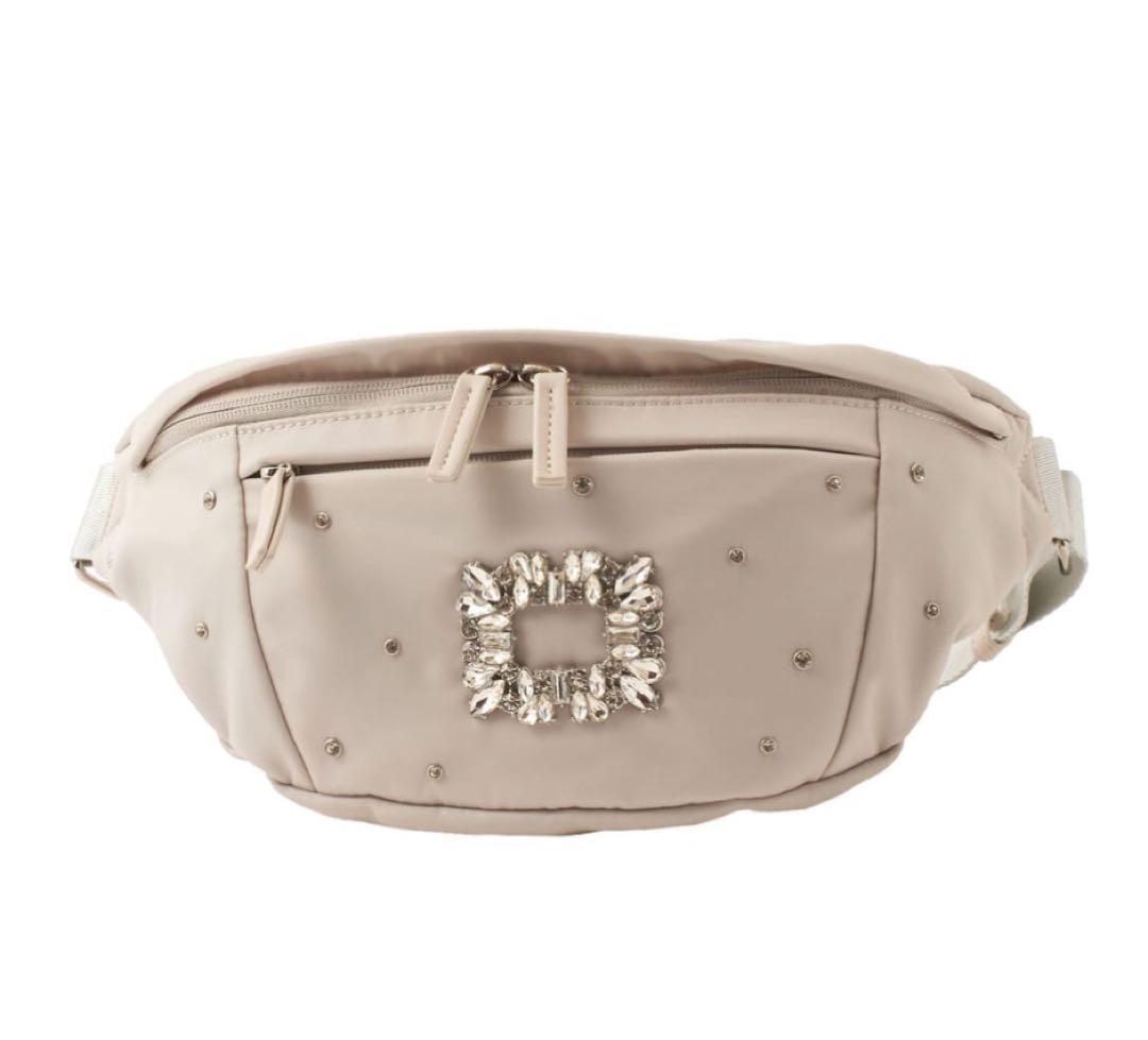 ダイアナ DIANA ビジューがキラリ♪華やかボディバッグ ライトグレー系