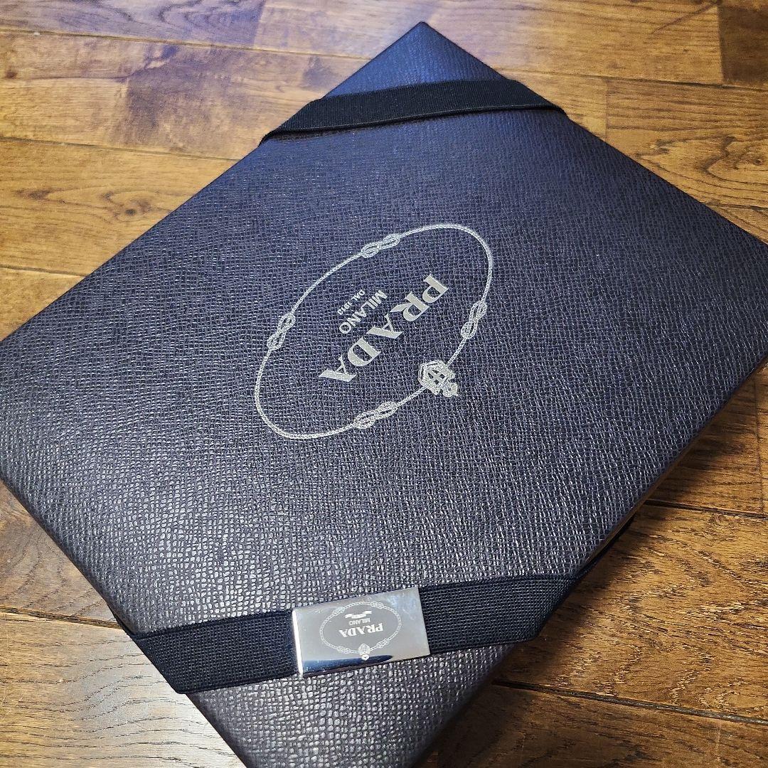 デヴィ様専用【未使用品】PRADA 巾着ポーチ ネイビー - メルカリ