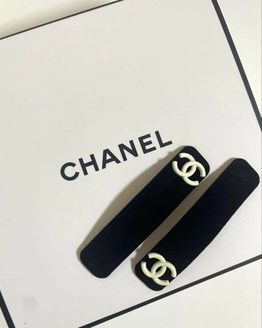 CHANEL シャネル ヘアピン CCロゴ ベルベット調 2点セット - メルカリ