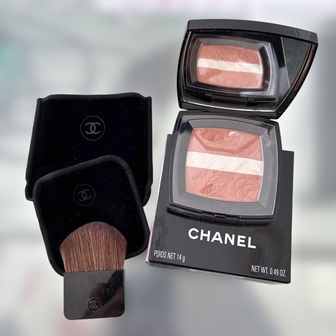 CHANEL レ シーニュ ドゥ シャネル 998(フェイスカラー) シャネル / レ シーニュ ドゥ シャネル 998 ペッシュ ルミエールの公式