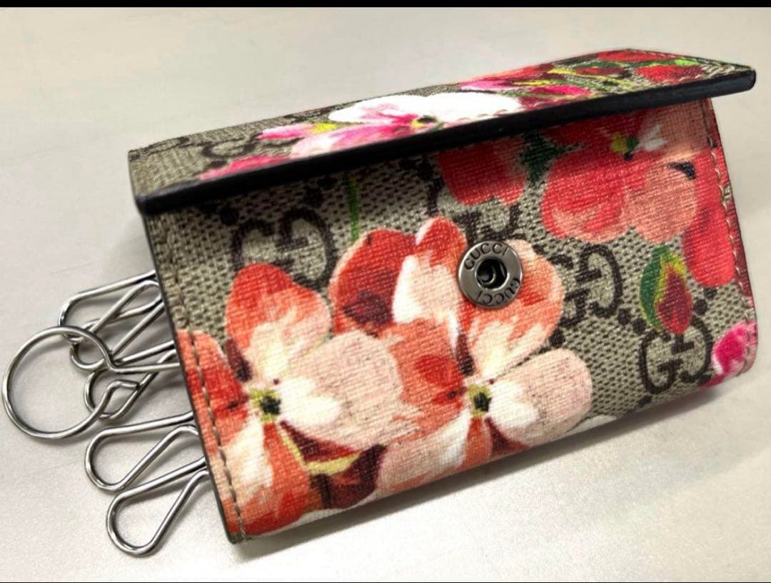 超美品 グッチ GUCCI キーケース GGブルームス スプリーム 箱付き