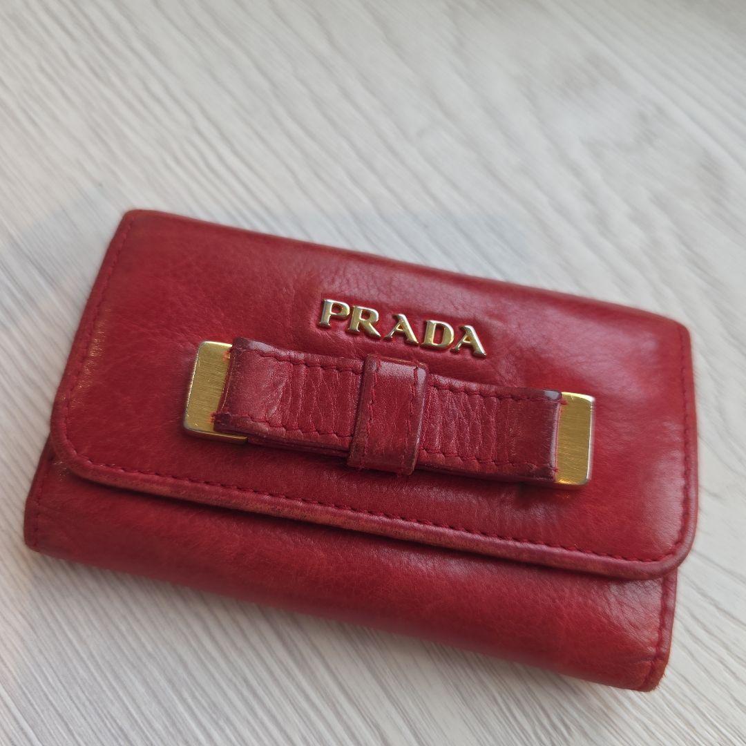 PRADA レッドレザー キーケース - メルカリ