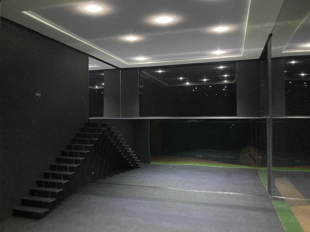 モデルカー用ジオラマ：1/24 ショールーム＆ガレージⅣ（吹き抜け2階