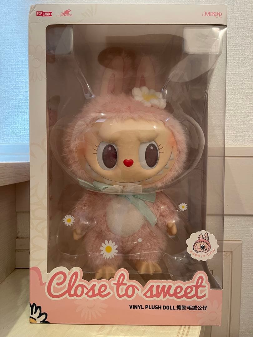 正規品 POPMART ランド限定　MOKOKO CLOSE TO SWEET ON HAND‼️ This exclusive Mokoko Version 1 (Close To Sweet) Doll