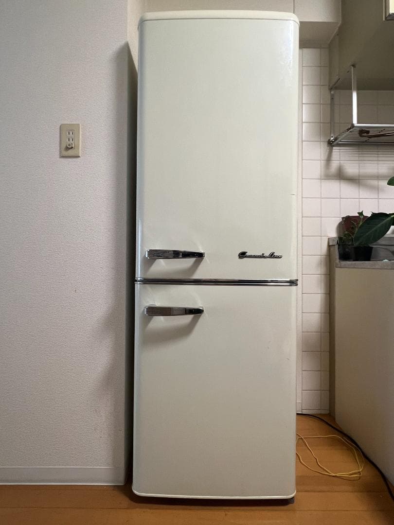 Grand Line ホワイト冷蔵庫 レトロスタイル 2ドア 2020年製 レトロな冷蔵庫 – Grand-Line 冷蔵庫 2ドア – もらくらし