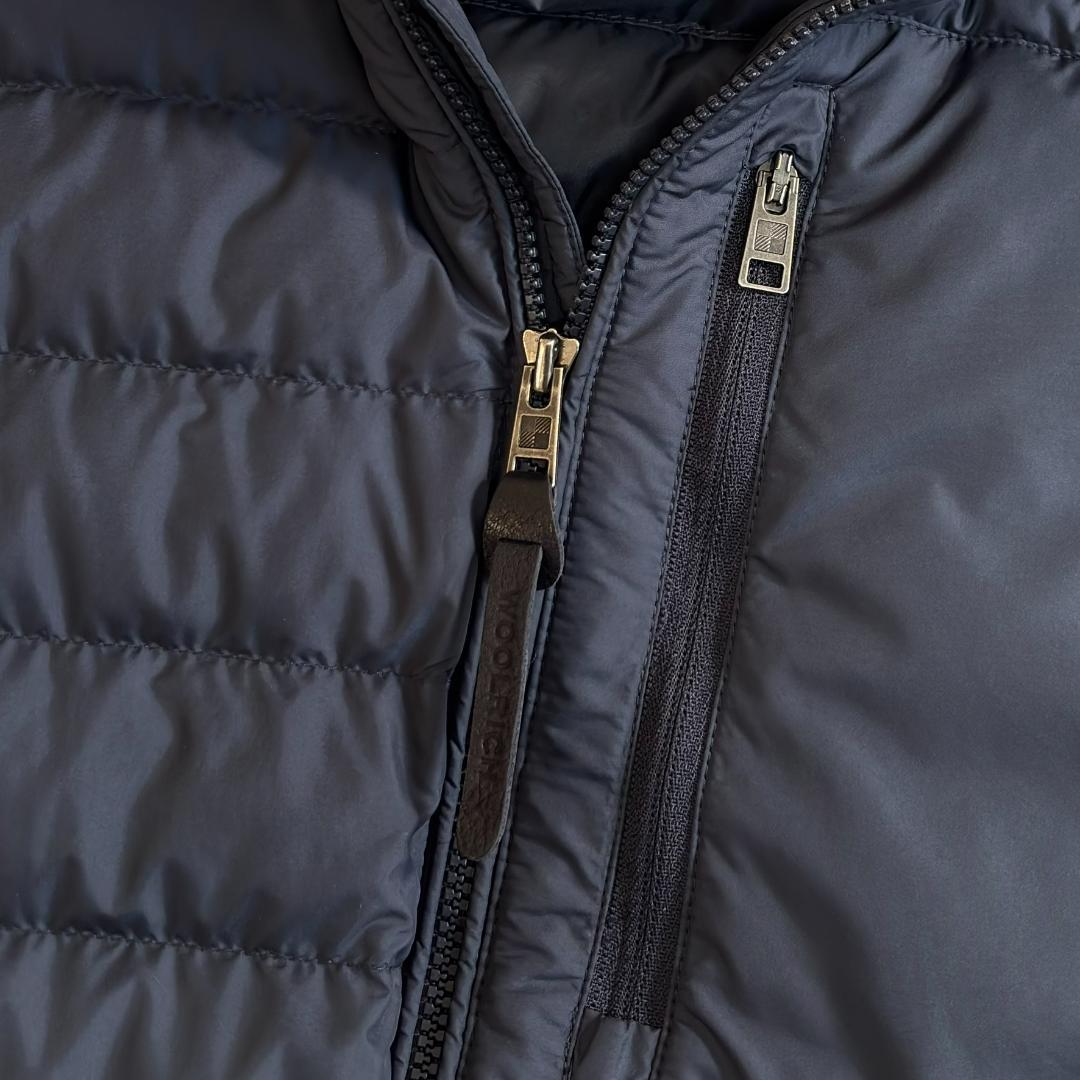 美品 ウールリッチ ダウンジャケット 袖ロゴ ダークネイビー サイズM