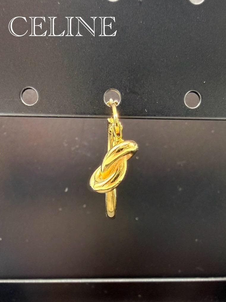 CELINE ノット フープ ピアス 片耳のみ ゴールド CELINE セリーヌ ノットスモールフープ ピアス 片耳 ゴールド 金