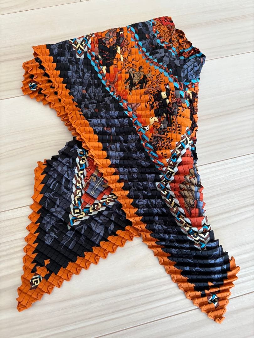 HERMESシルク100% プリーツ オレンジ黒ダイヤモンドスカーフ
