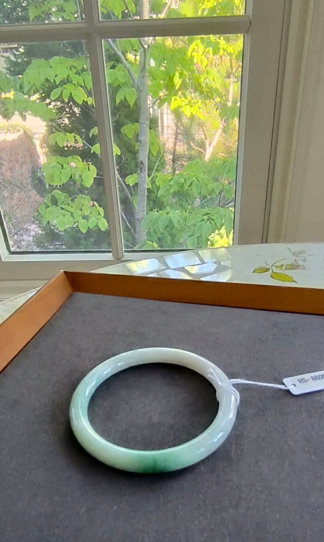 日本鑑別書付:細条】ミャンマー産本翡翠のバングル（内径55ミリ）8609