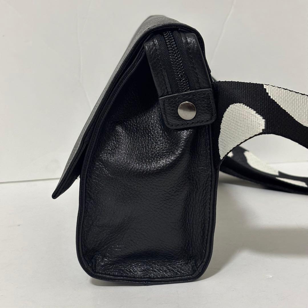 極美品 イアパピヨネ ワイドテープショルダーバッグ ボディバッグ