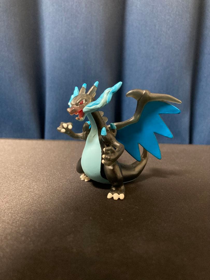 リザードン フィギュア 黒と青 リザードン フィギュア 黒と青 約10cm - メルカリ