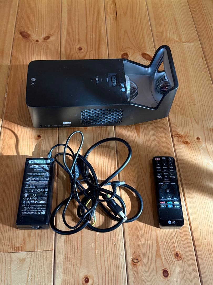 LG PF1000UG プロジェクター 本体 わずかな距離で表示できる超短焦点LEDプロジェクター - PF1000UG | LG JP