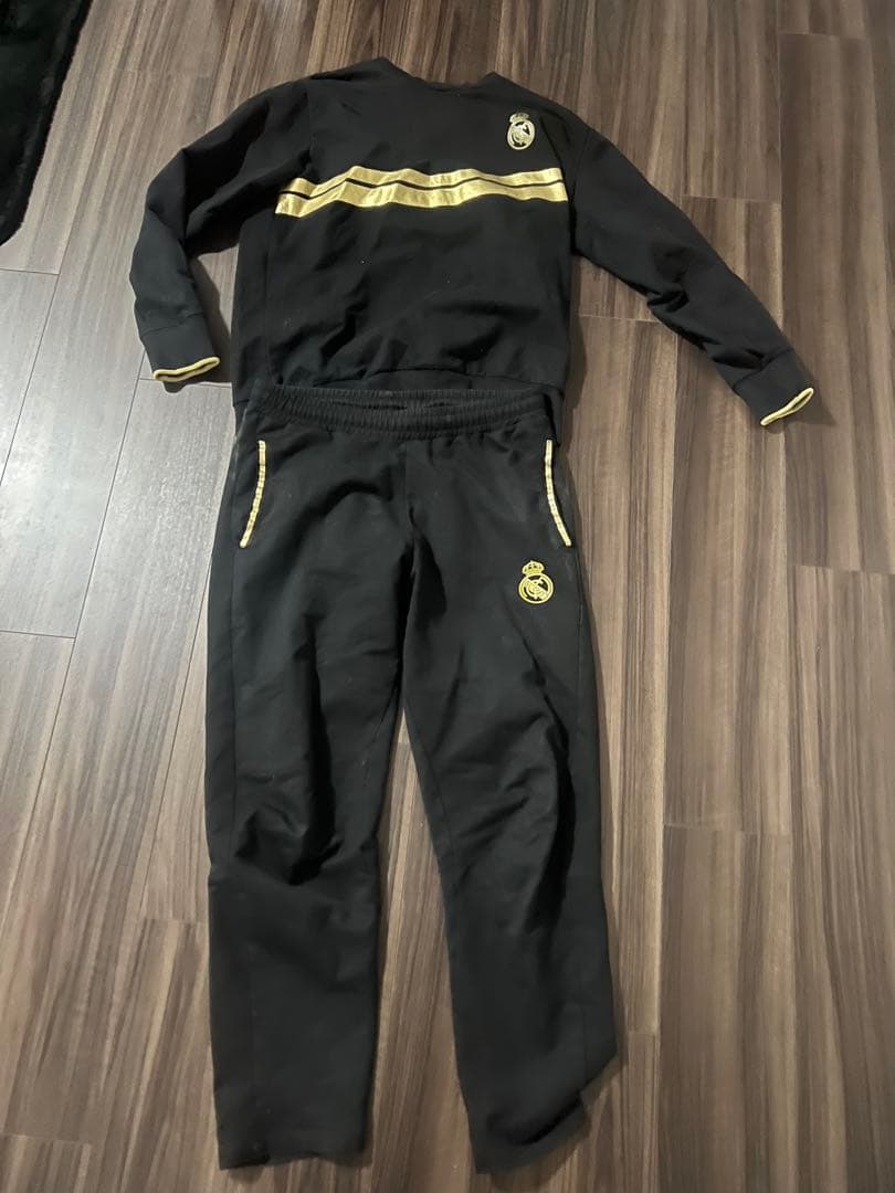 レアル・マドリード ブラックジャージ上下セット ゴールドストライプ