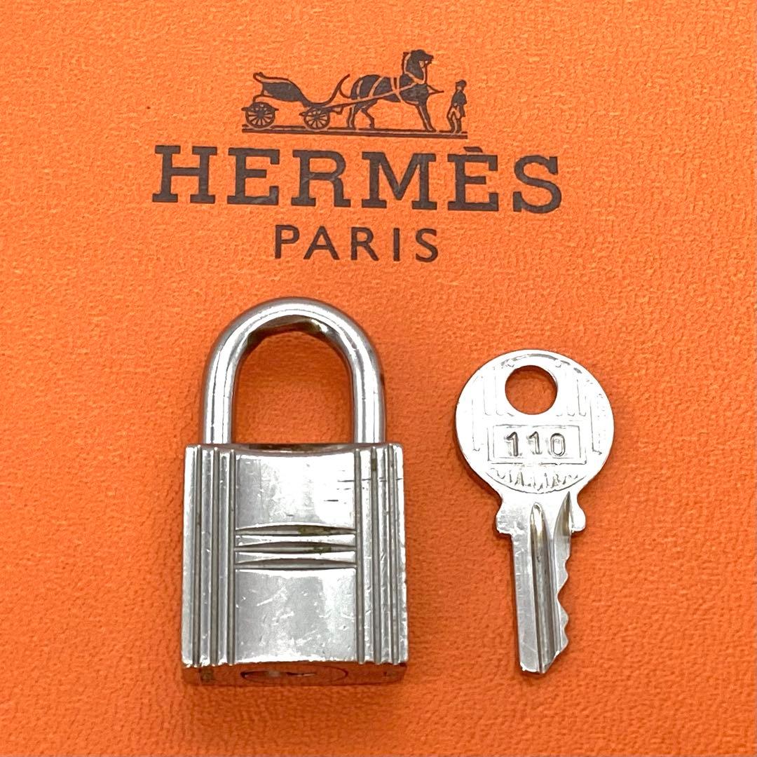 美品 エルメス カデナ パドロック 鍵 no.117 シルバー 正規品 - メルカリ