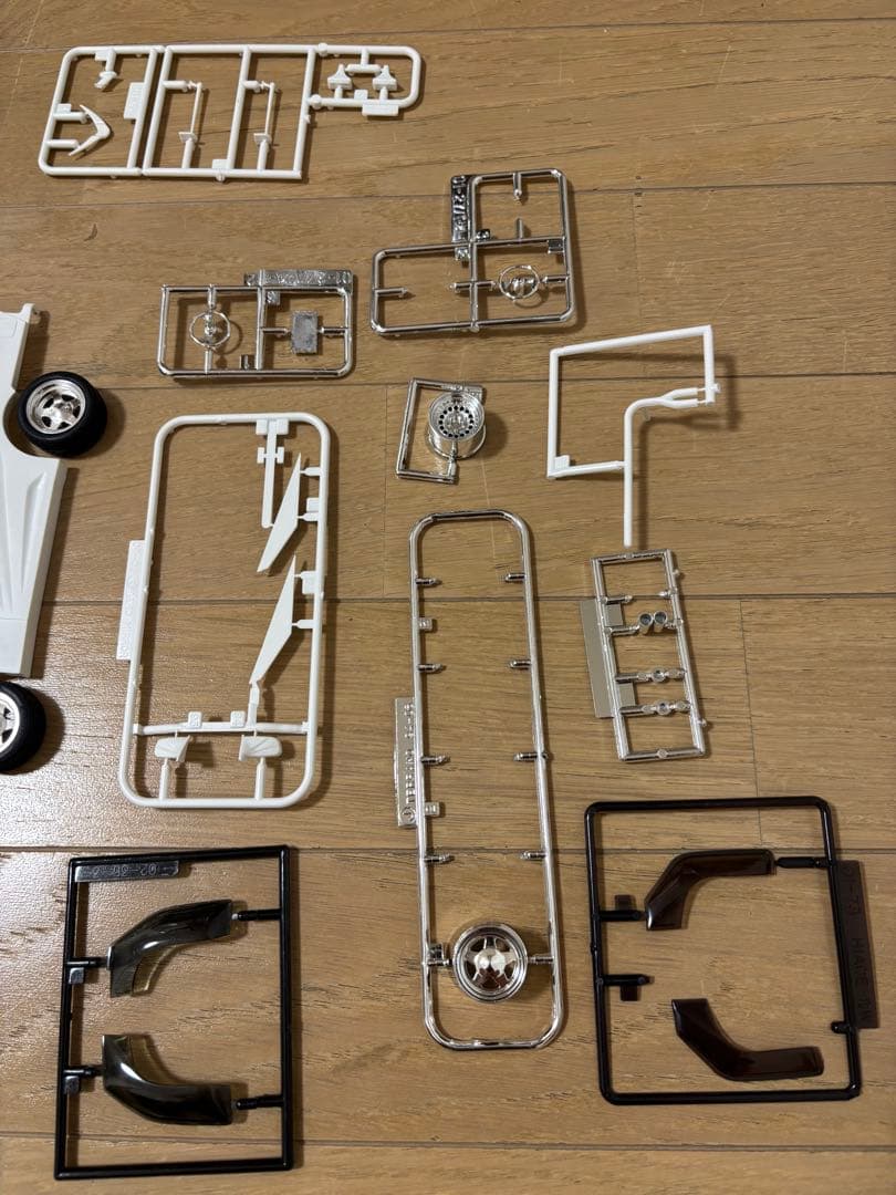 アオシマ1/24アズマックス100ハイエース、バニングパーツセット