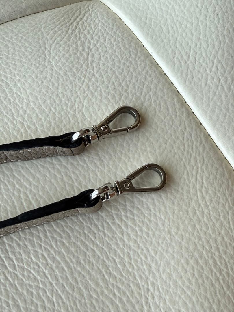 ゆ*た様 ボナベンチュラ iPhone 16 Pro ケース ストラップ