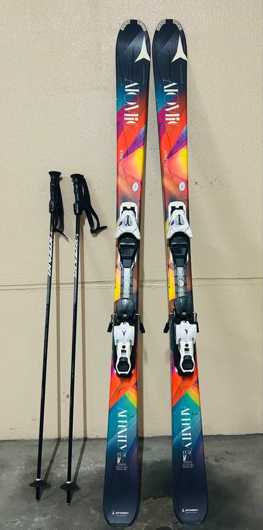 Atomic スキー板 マルチカラー ポール付き Atomic スキー板 マルチカラー ポール付き | 激安通販のイーサプライ