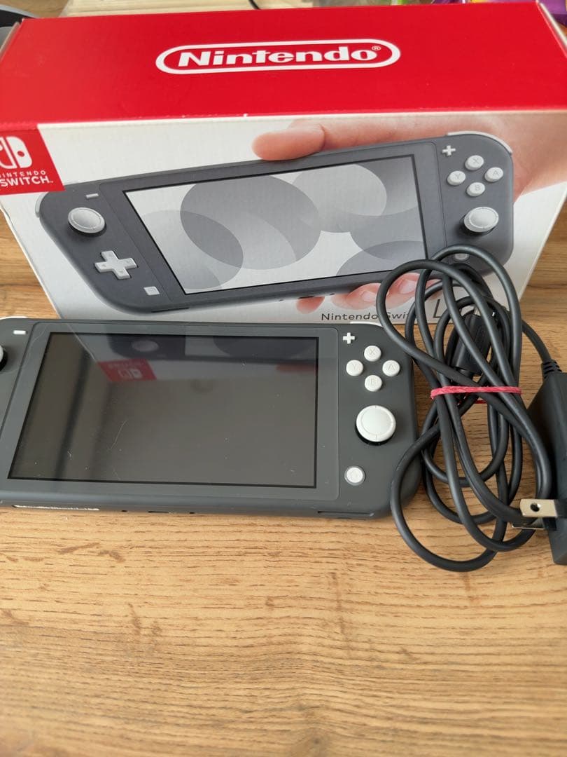 Switchライト(本体、充電器、箱付) 任天堂　中古 任天堂スイッチライト NintendoSwitch Liteターコイズ中古本体/箱/充電