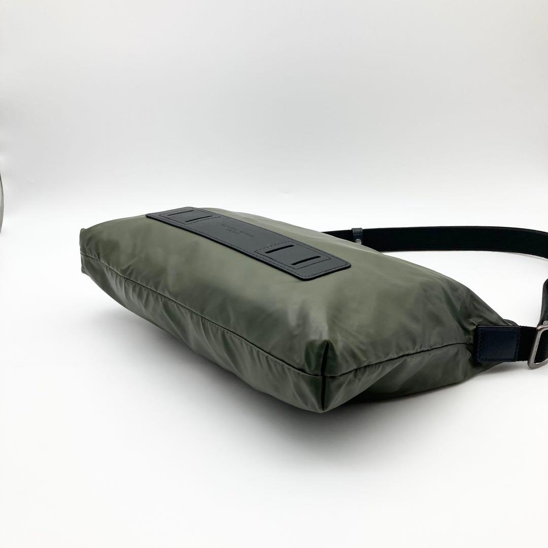 ハンティングワールド ショルダーバッグ カーキ ナイロン ロゴ 軽量