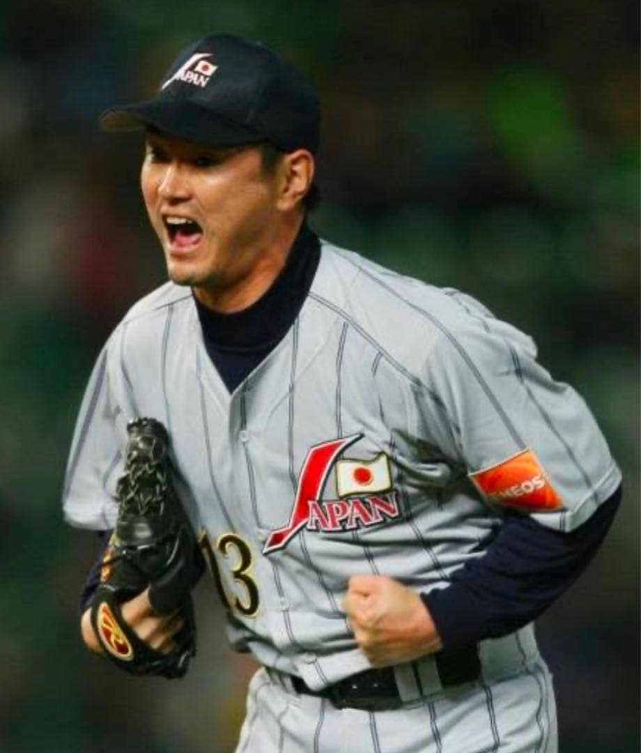 中日ドラゴンズ岩瀬仁紀投手使用サイン入りグローブ＆色紙、他3選手