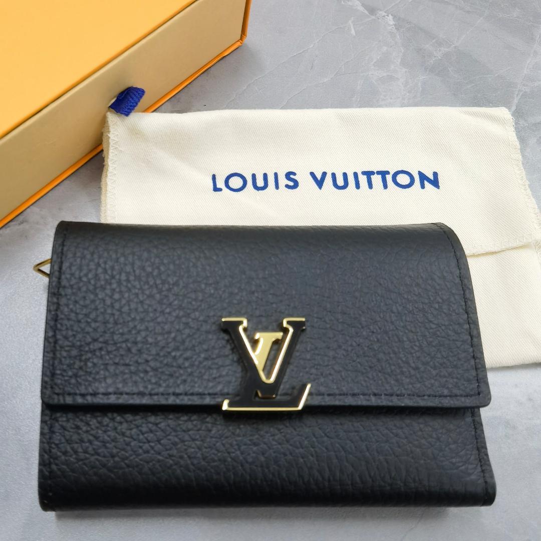 M62157 ポルトフォイユ・カプシーヌ コンパクト 折り財布 org.jpg